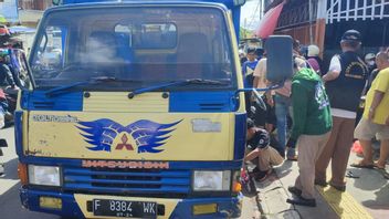 失败的萨利普,Pondok Aren的摩托车手被卡车保护