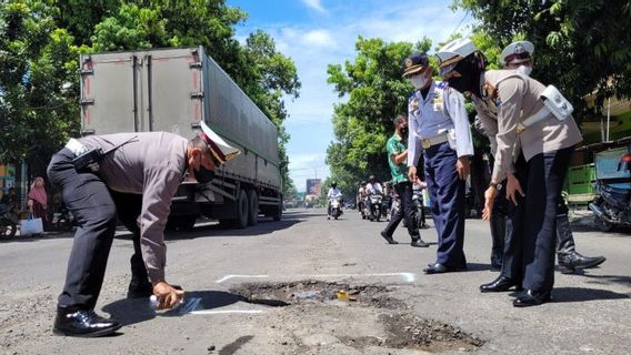 يضع Dishub Bantul الموظفين في قطاعات معرضة للحوادث أثناء تدفق العودة إلى الوطن