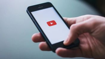 YouTubeのシニアスタッフは、短編形式のコンテンツが広告収入を脅かすことを心配しています