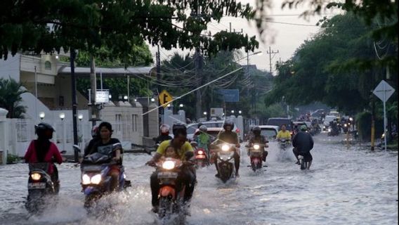 11 منطقة / مدن جنوب سومطرة المحتملة للأمطار الغزيرة مصحوبة البرق