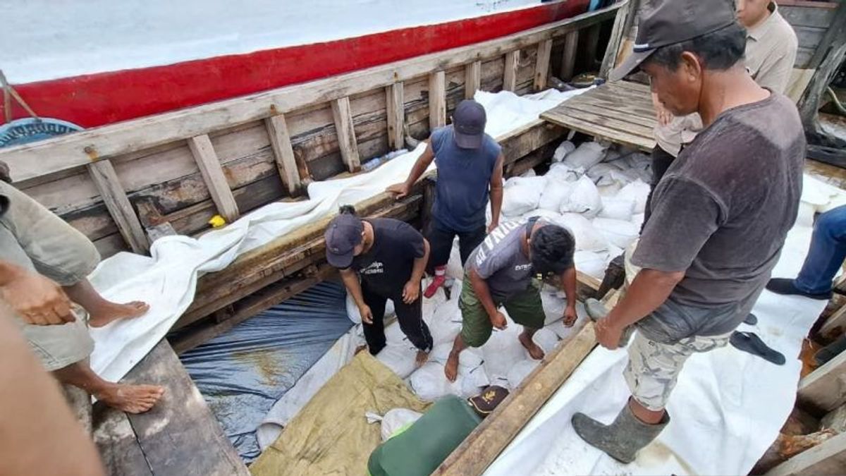 TNI AL Gagalkan Penyelundupan 25 Ton Biji Timah Ilegal di Selat Bangka