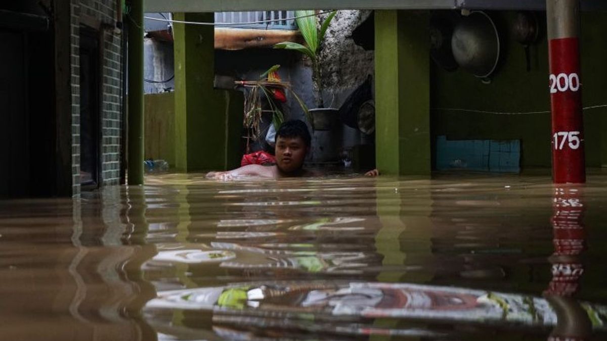 カンプン・メラユ 洪水、数十人が避難