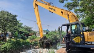 Sampah Seberat 80 Ton Sumbat Kali Jambe Bekasi Dibersihkan, 12 Truk Pengangkut Dikerahkan