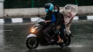 Hujan Estrem Masih Berpotensi Guyur Sumatera-Jawa, BMKG: Dipengaruhi Bibit Siklon 92S 