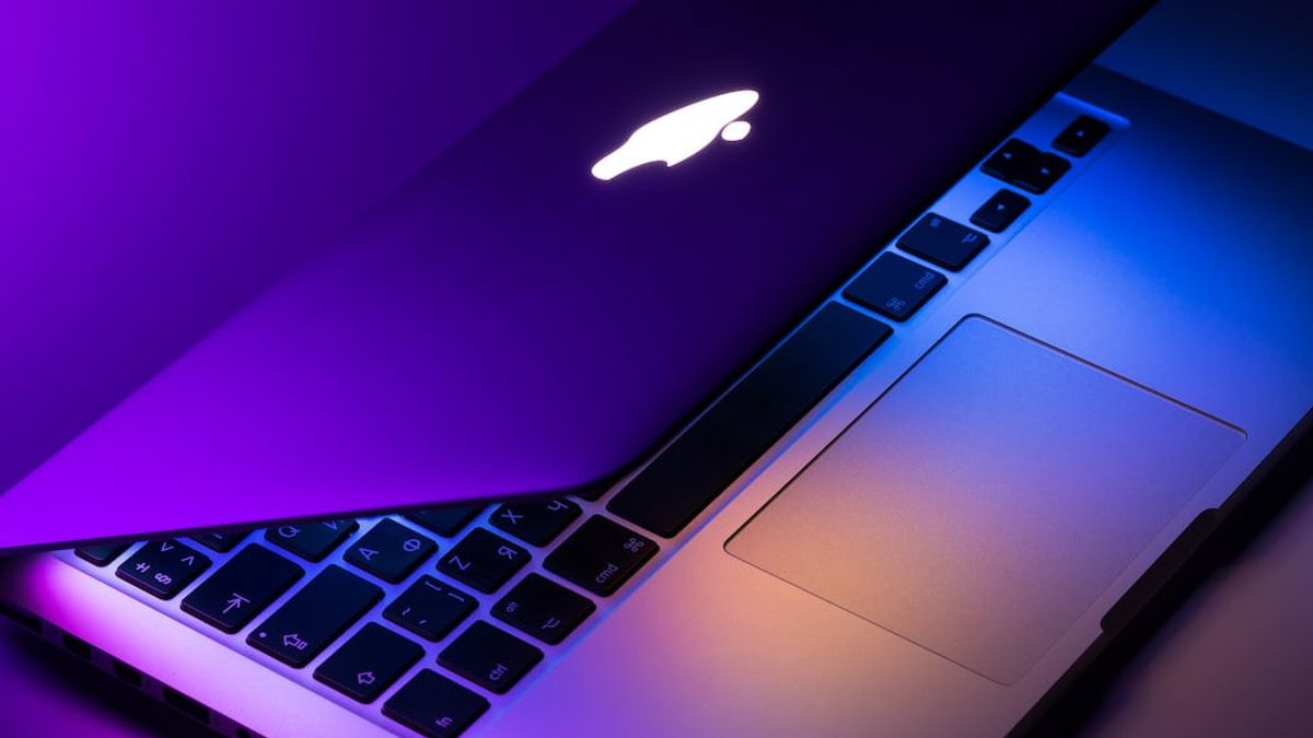 Appleは、最新世代のMacBookにバックライト付きロゴを再埋め込むように見えます