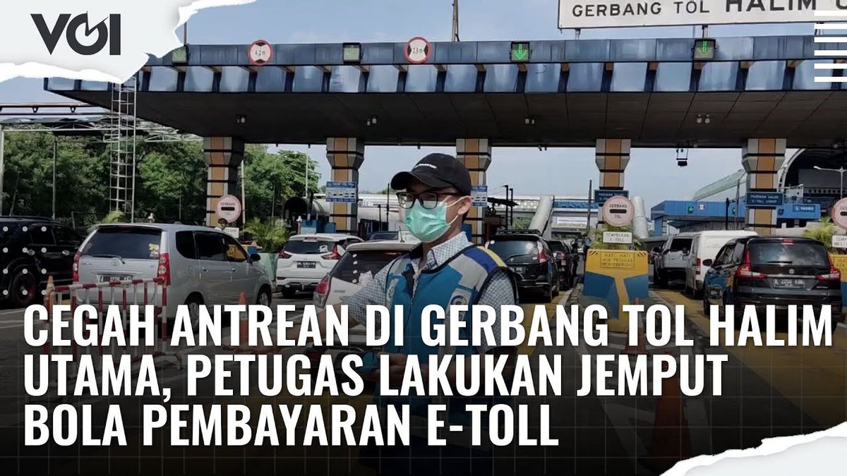 VIDEO: Prevent Queues At Halim Utama Toll Gate, Officers Pick Up E-Toll Payment Balls