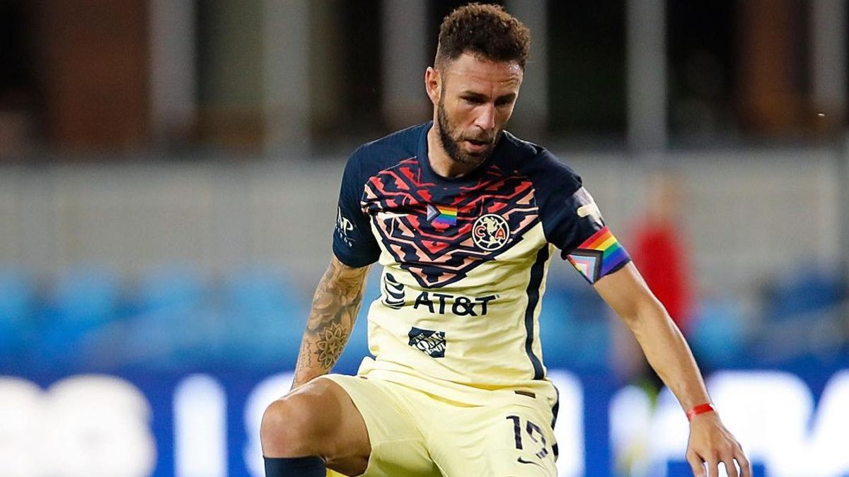 Mexican Footballer Miguel Layun Defends Messi Who Was 'Attacked' By Canelo