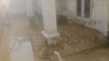 « Banjir surgit, le fardeau arrive : les survivants d'Aceh Tamiang dépensent 6 millions de roupies pour nettoyer le boue » 