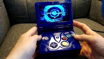 YouTuber GingerOfOz Relives 2005's Fake Portable GameCube