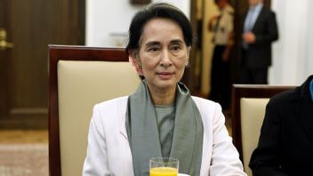 انقلاب ميانمار، الجنرال الكبير مين أونغ هلاينغ يتولى سلطة أونغ سان سو كي