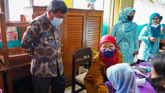 Geber Second Dose Of Vaccination For Elderly, Garut Regency Government Prepares Cooking Oil Prize