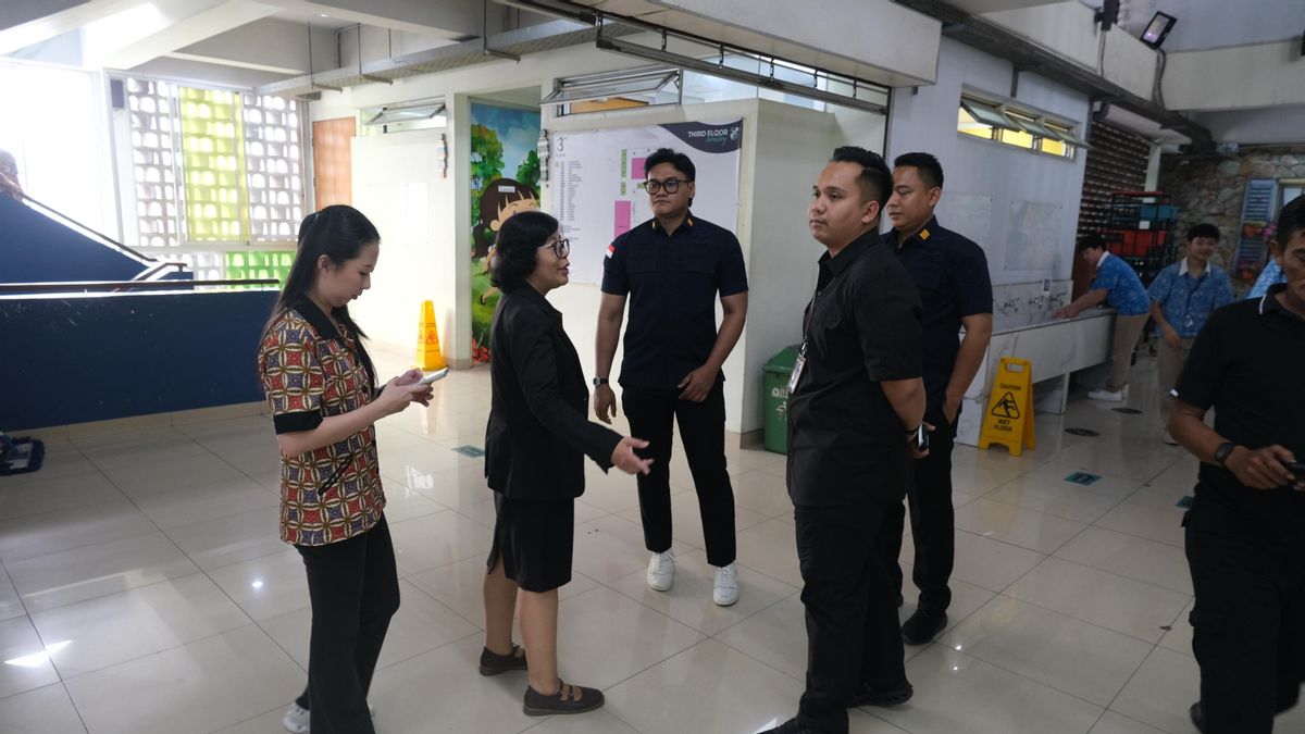 자쿠트 이민국, PIK 엘리트 학교에서 중국계 필리핀인 230 명의 교수진을 검사하다.