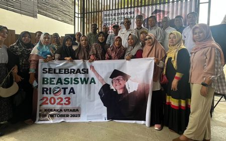 PT Riota Jaya Lestari Berikan Beasiswa S1 untuk Mendorong Pendidikan di Kolaka Utara