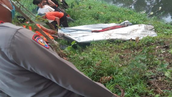 Usut Penemuan Mayat dengan Kepala Dibungkus Karung di Bekasi, Polisi Periksa Teman Kerja Korban