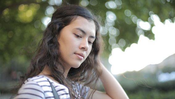 Cara Melembutkan Rambut Mengembang dan Mudah Kusut