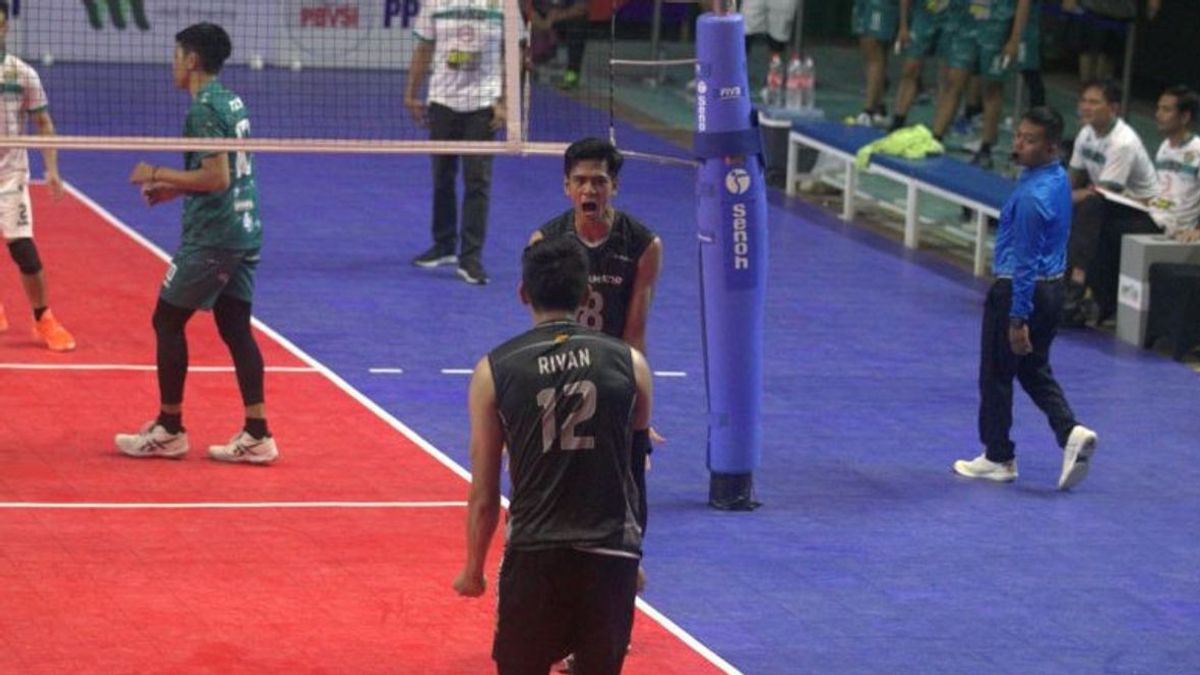 7 Requirements To Become A Volleyball Referee And Their Duties