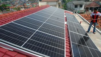 تم تزويد ما مجموعه 6099 منزلا من منازل ريجنسي الثمانية في غرب كاليمانتان بالكهرباء بواسطة الطاقة الشمسية