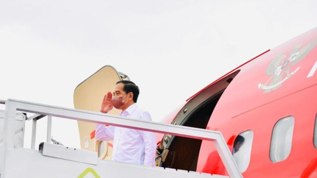 President Jokowi Flys To East Java Inaugurates Tugu-Gongseng Dam And Plants Rice