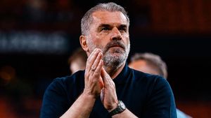 トッテナムのダニエル・レヴィ会長:感情的に難しいポステコグルーを解雇する