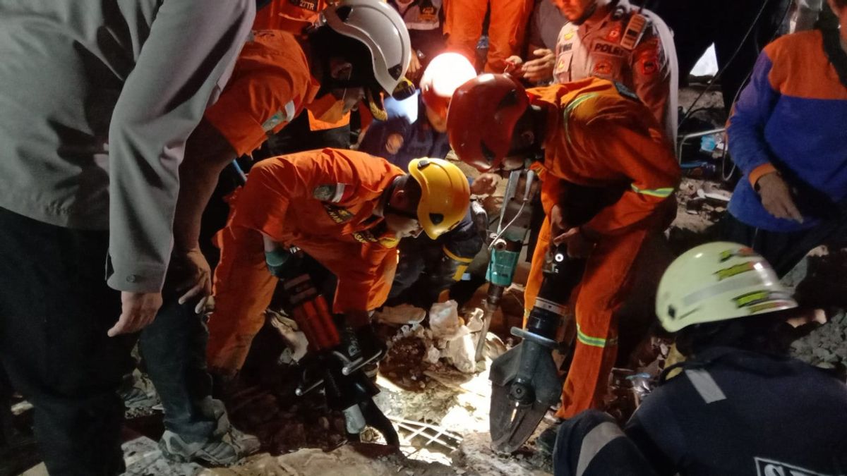 PUPR Service Deploys Expert Team To Investigate Cause Of Alfamart Collapse In Banjar, South Kalimantan