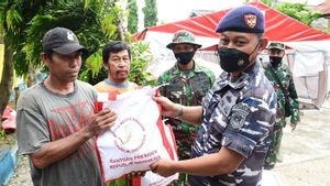 Kapal TNI AL Angkut Bantuan Presiden untuk Korban Gempa di Selayar
