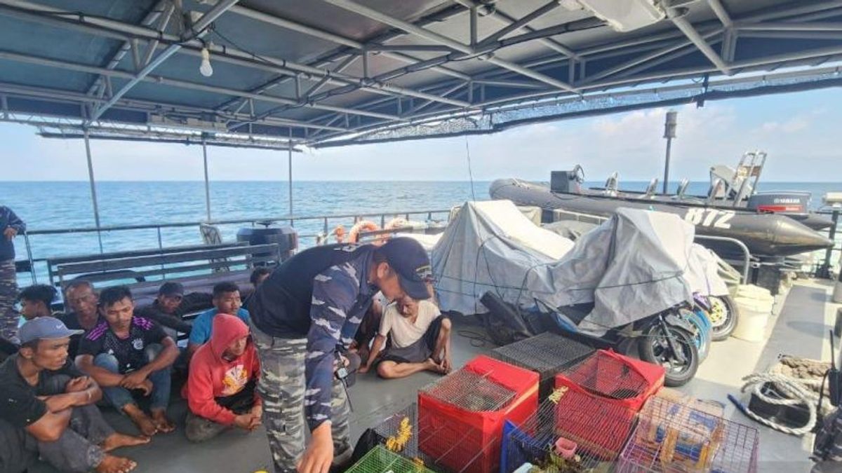 海军挫败在马六甲海峡走私10名非法移民工人