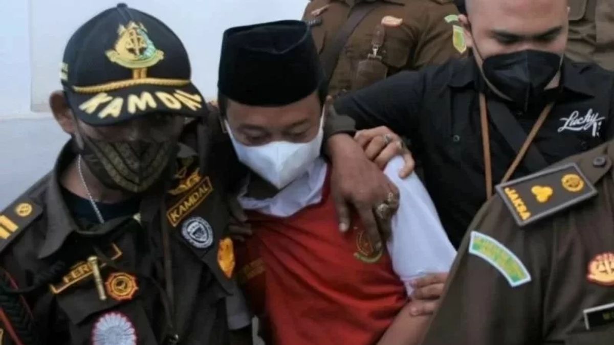 Herry Wirawan Usai Divonis Mati, Rutan Bandung: Kondisi Sehat, Ikut Salat Tarawih di Masjid