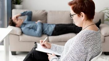 Jangan Abaikan! 9 Tanda Seseorang Perlu ke Psikiater 