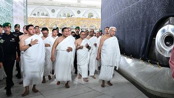 Prabowo Performs Umrah Worship In Mecca
