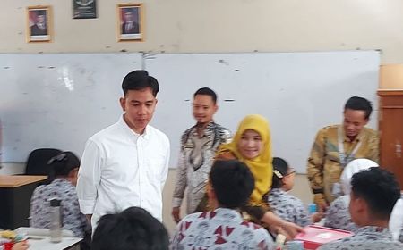 Wapres Gibran Tinjau Makan Bergizi Gratis di SMKN 3 Tangerang