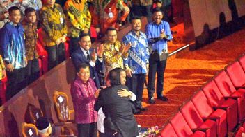 The Moment Of Jokowi And Surya Paloh's Embrace Is Just A Political Gimmick