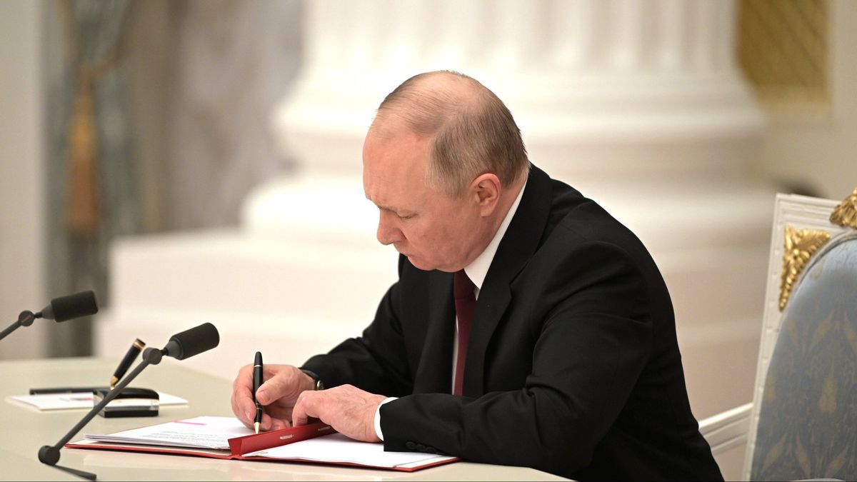 普京总统承认顿涅茨克和卢甘斯克的独立，美国和欧盟正忙于准备新的制裁