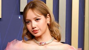 Lisa BLACKPINK Curi Perhatian di Emmy Awards 2025 dengan Perhiasan BVLGARI Rp16 Miliar