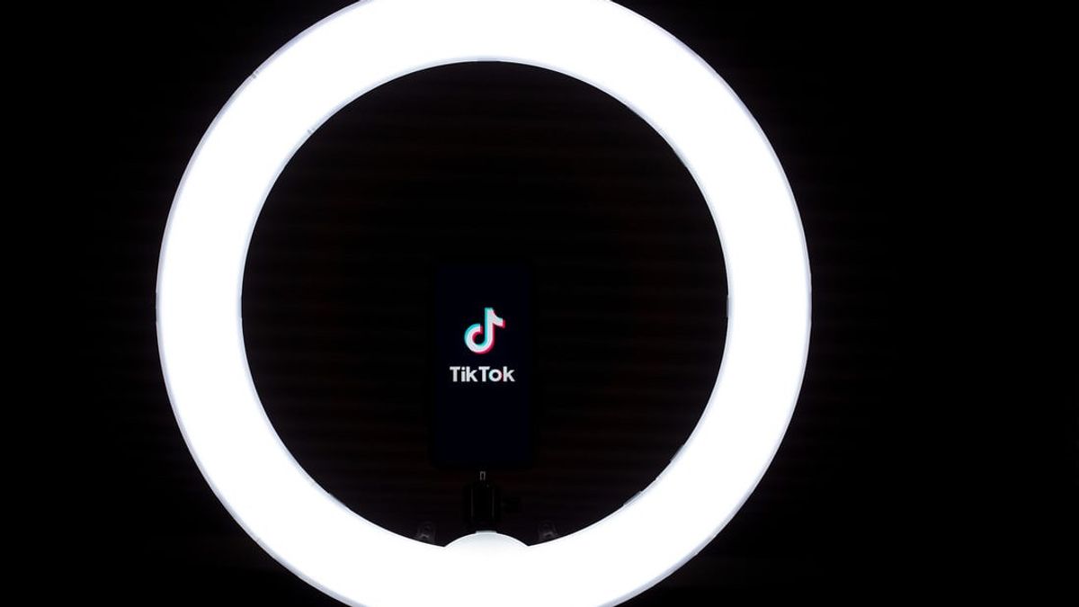 TikTok And Snapchat Asked To Improve Parental Control Features With Third Parties
