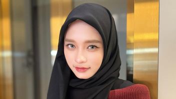 伊纳拉·鲁斯利(Inara Rusli)在禁食期间与营养师咨询