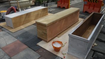 Death Of COVID-19 Patients Rises, Surabaya City Government Produces 100 Coffins Per Day