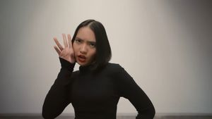 Dere Ungkap Fakta di Balik Tarian dan Rap untuk Lagu <i>Puspa</i>