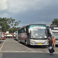 H+2 Lebaran, Terminal Cicaheum Bandung Masih Dipadati Pemudik