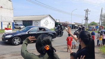 Les Enfants Enthousiastes Des Pêcheurs Cilacap Accueillent Jokowi: Je Ne Vais Pas à L’école, Je Veux Voir Le Président