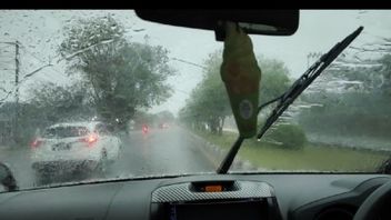 カリマンタン中心部の住民は、雷を伴う大雨の可能性に気づくように求められます