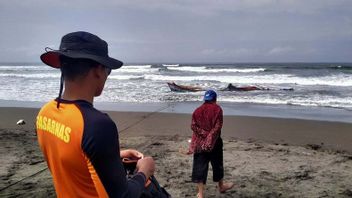 Ship Overturned In Cilacap, One Crew Member Dies-2 Missing Persons