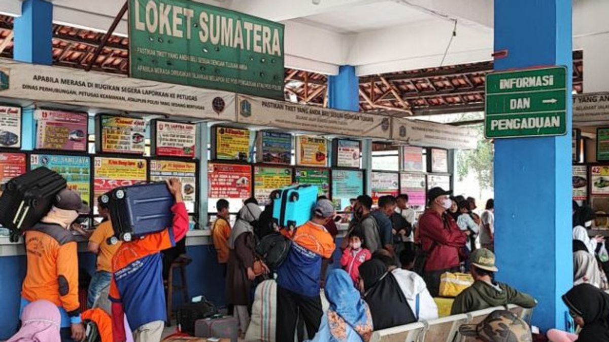 Terminal Kampung Rambutan Sudah Dipenuhi Para Pemudik