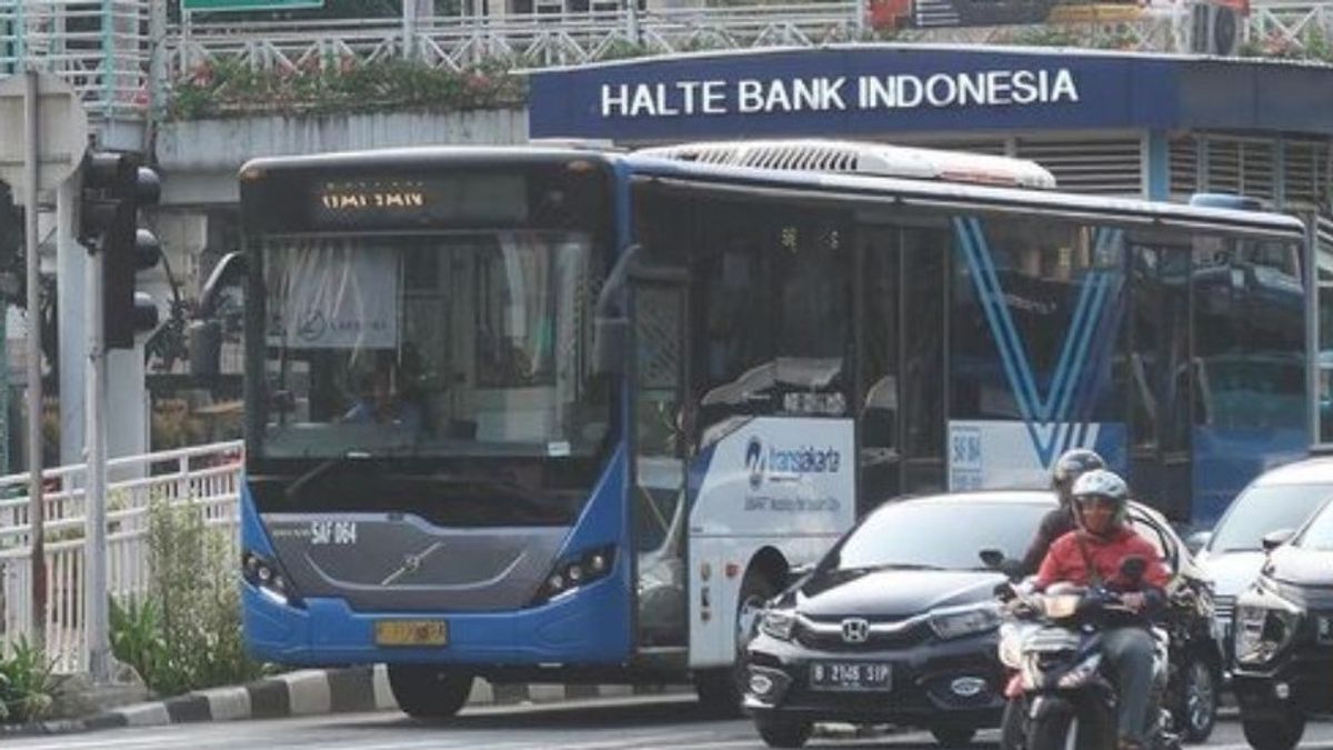 Mulai Hari Ini, Transjakarta Beroperasi Hingga Pukul 21.00 WIB