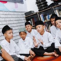 Hadits tentang Anak Yatim dan Berbagai Keutamaannya