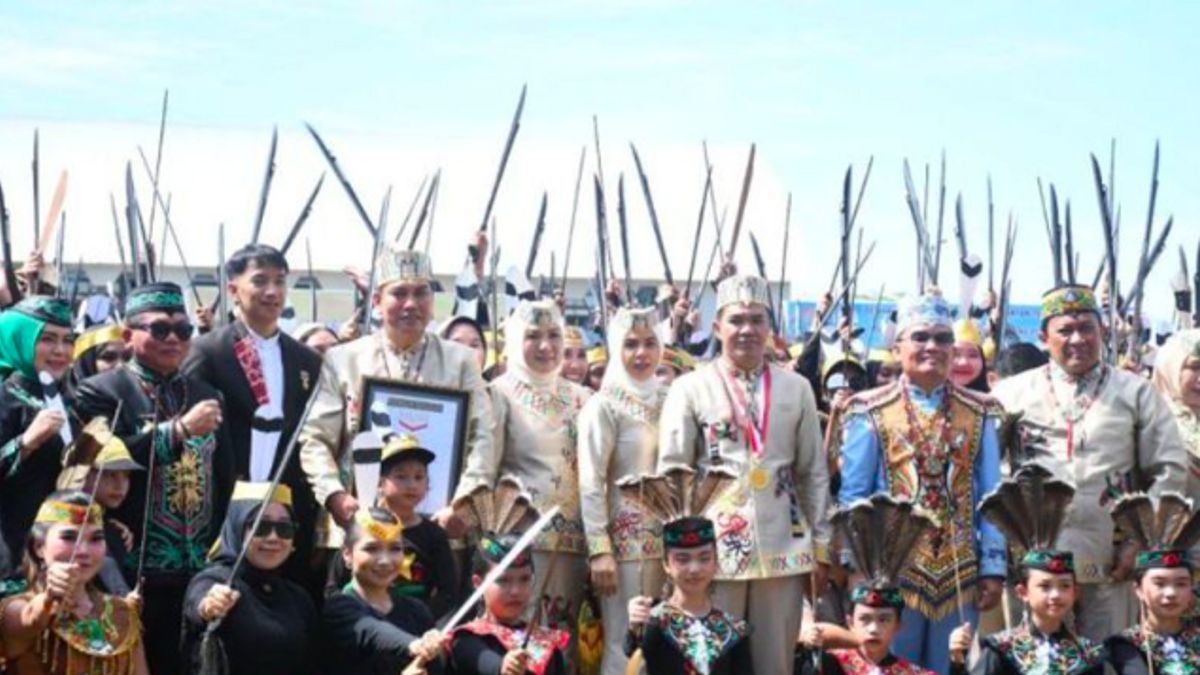Mandau Kolosal Dance Pulang Pisau Breaks MURI Record