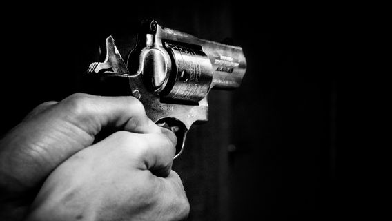 تهديدات بالقتل، مقتل صحفي فلبيني بطلق ناري في الرأس أثناء مشاهدة التلفزيون