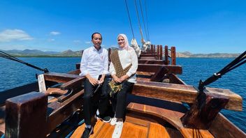 Under The Hot Sun, Jokowi And Iriana Enjoy The Plesiran Sensation On The Pinisi Ship To Rinca Island