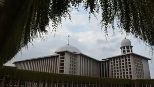 Masjid Istiqlal Gelar Tarawih Berjamaah, Ceramah Dipersingkat, Tradisi Bukber Tak Dilarang