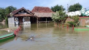 朱瓦纳河排水量消退，东爪哇帕蒂的一个村庄仍受洪水影响