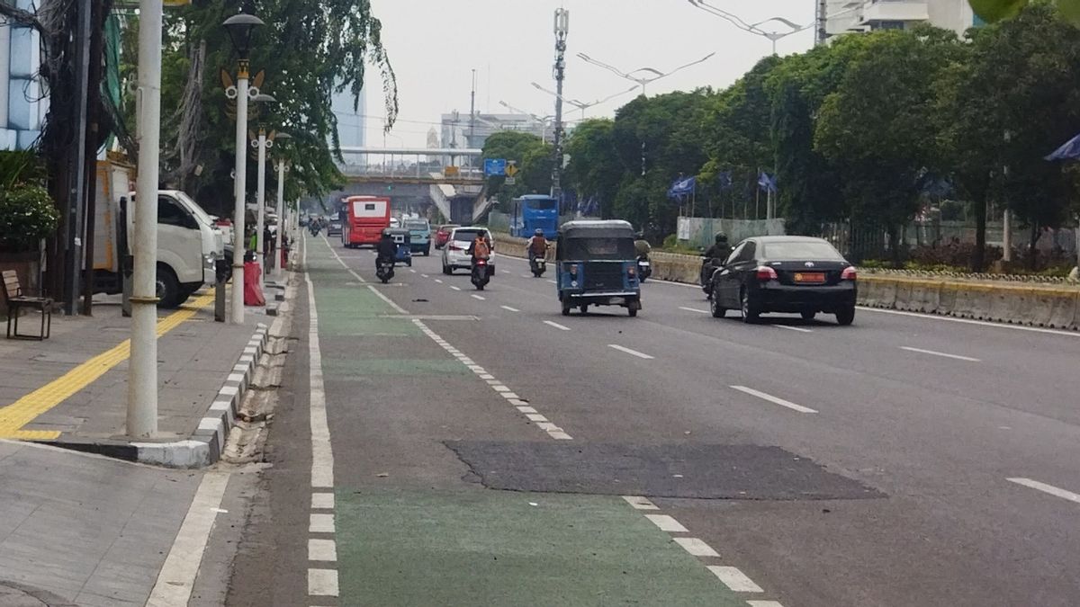 Affirmant Voyant Voyant être abattu par la banque AGI, le chauffeur de bus Transjakarta n’a pas fait de rapport de police